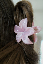 Load image into Gallery viewer, Mini Plumeria Claw Clip (Pink)