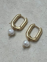 Load image into Gallery viewer, Remi Pearl Hoops
