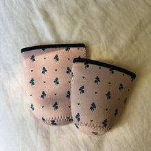 Load image into Gallery viewer, The Vanessa Iced Coffee Sleeve