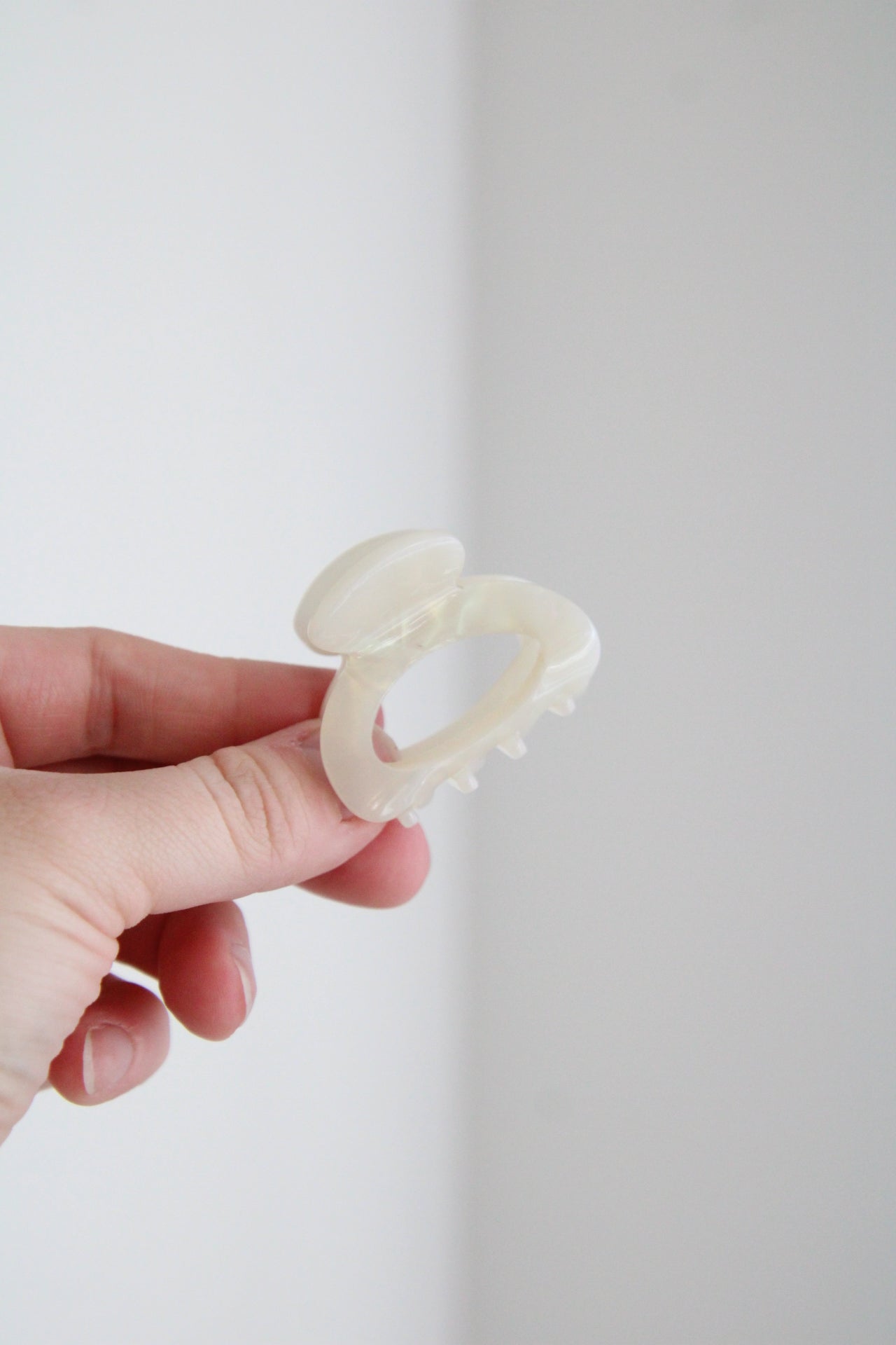 Mini Claw Clip (White)