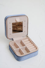 Load image into Gallery viewer, Velvet Jewelry case (Blue)
