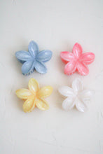 Load image into Gallery viewer, Plumeria Claw Clip
