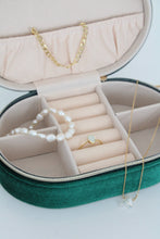 Load image into Gallery viewer, Velvet Jewelry Case (Green)
