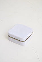 Load image into Gallery viewer, Velvet Jewelry case (white)

