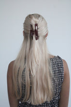 Load image into Gallery viewer, Kiss Me Claw Clip
