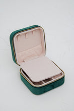 Load image into Gallery viewer, Velvet Jewelry case (Green)
