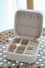 Load image into Gallery viewer, Jewelry travel holder (Ivory)
